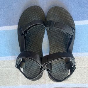 BRAND NEW – Teva Sandals Black - Size 10W
